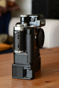 Nikon F2 Photomic + MD-3 + MB-2 - 5