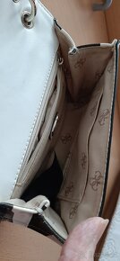 Hezká malá kabelka/crossbody originál Guess - 5