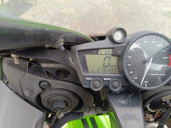 YAMAHA R1 - 5