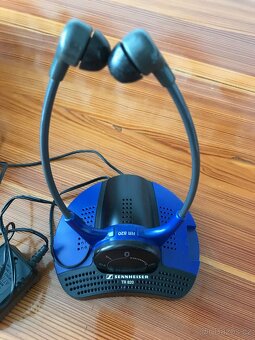 BEZDRÁTOVÁ SLUCHÁTKA  SENNHEISER 820 - 5