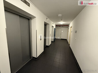 Pronájem garážového stání v rezidenci Anděl City Smíchov - 5