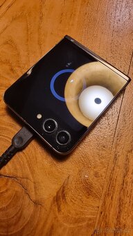 Samsung Z Flip 5 - vzhledově jako nový, 512GB - 5