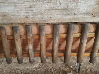 Dřevěný malý plot pro ohraničení záhonů, d 330 cm - 5