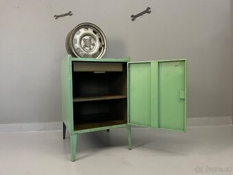 Industriální kovová skříňka - 5