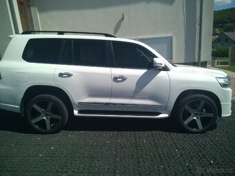 TOYOTA LANDCRUISER 200 V8 DIESEL Model 2021 R. V. 1O/2020 - 5