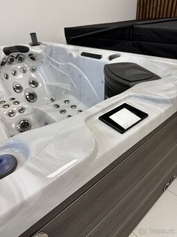 Vířivka Toronto - 5