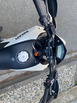 DUCATI HYPERMOTARD 796, 2011 - 5