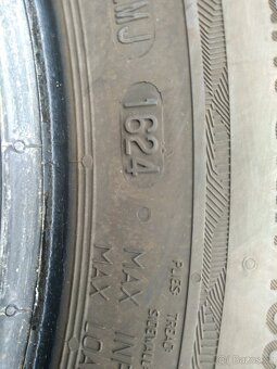Prodám zimní gumy Dunlop + Uniroyal 205/60 R16 DOT 1624 - 5