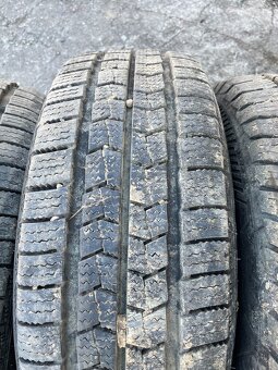 Pneu 205/65 R15 C na ráfkách Peugeot Partner, vzorek 8mm - 5