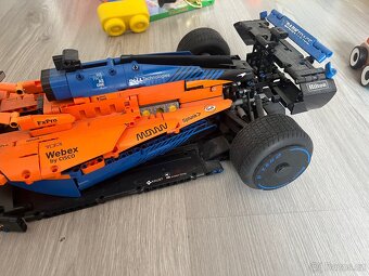 Lego formule 1 42141 McLaren - 5