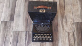 Prodám americký starožitní psací stroj Remington Portable . - 5
