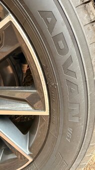 225/55/18 Yokohama Advan - 5
