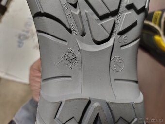 Nové, nepoužité pracovní boty, vel. 43 / 9 - 5