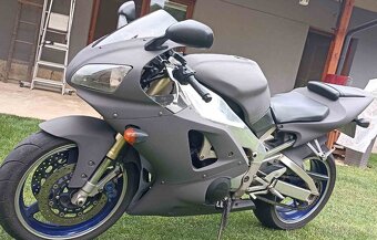 Yamaha YZF-R1 - 5