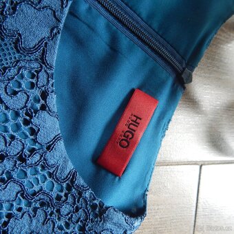 modré šaty zn. Hugo Boss - 5