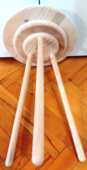 Květinový stolek na trojnožce.,, - 5