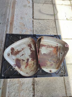 Kastlik baterie Jawa Pérák červený. - 5