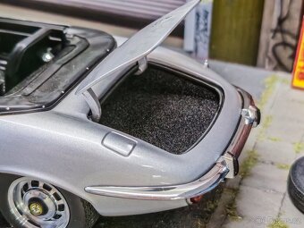 Jaguar E- Type 1:18 Autoart - 5