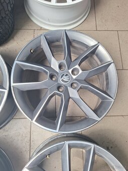 Prodám originální Alu Škoda Octavie 3 rs - 5