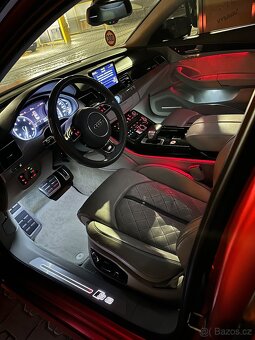 Audi S8, V8 382 kW (520 koní) - 5