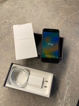 Apple iPhone 8 - 128GB - 5