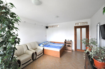 Prodej krásného bytu 1+1 s lodžií a zahradou 44 m² -Vinařská - 5