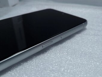 Mobilní telefon Samsung Galaxy S21 FE 5G 128GB bílá - 5