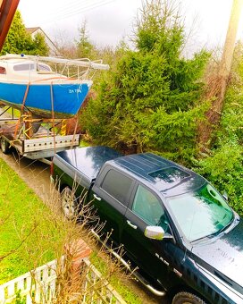 Plachetnice 8,3 naftový motor vlek s TP - 5