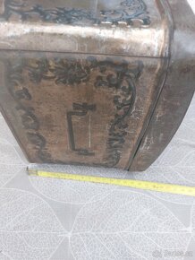 Stará plechová krabička- značená. - 5