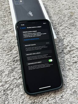 IPhone 11 + příslušenství - 5