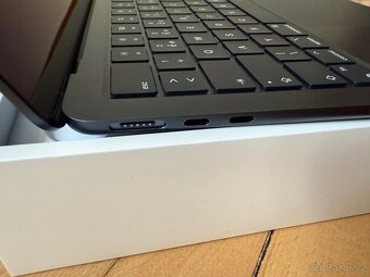 Prodám MacBook AIR 13,6 M2/16GB/512GB - 5