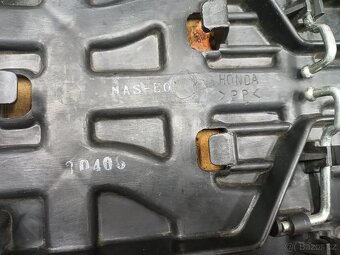 Prodám zadní sedlo CBR 900 RR SC33 - 5