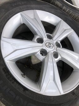 Originální TOYOTA ALU kola s kvalitními zimními pneu - pro C - 5
