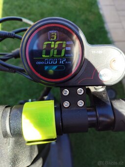 Elektro koloběžka W-tec 700W/ 10" - 5