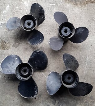 Lodní díly Mercruiser,šroub - 5