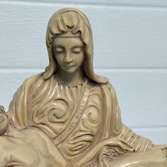 Stará socha Pieta dle Michelangela masivní 3 kg 2 900 Kč - 5
