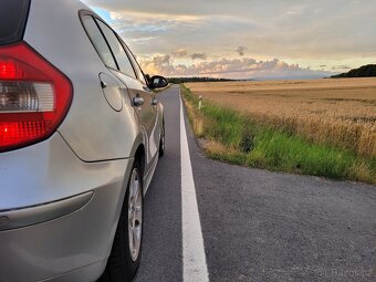 Nadčasová stříbrná kráska BMW 118D hledá svůj nový domov - 5