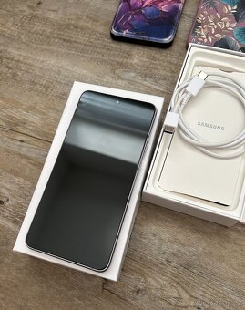 Samsung Galaxy S21 FE 5G Fialovy - TOP stav - 5