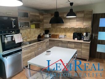 Prodej rodinného domu 4+1 o ploše 165 m2 na pozemku 860 m2 M - 5