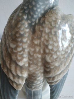 Porcelánová plastika sokola – Eichwald Dubí, značení 8326 14 - 5