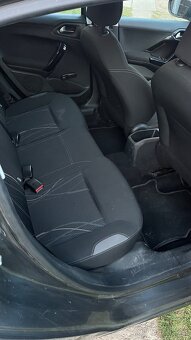 Peugeot 208 - 5