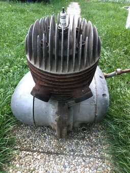 Prodám motor jawa 175 + karburator úklid - 5