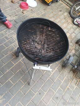 Prodám lacno gril weber - 5