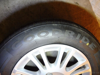 Prodám orig.15" litá kola s letními pneu. na VOLVO V40 - 5
