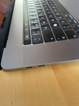 Apple MacBook Pro 15 s touch bar - 5