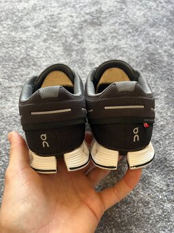 On Runnnig, model Cloud, velikost 38,5 černobílé - 5