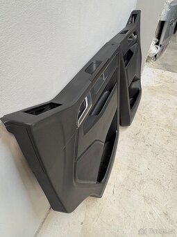 Tapecír / obložení dveří Vw T6 Černé provedení - 5