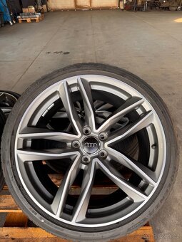 Original AUDI RS R19 - 5