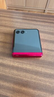 Motorola Razr 40 Ultra, 8GB/256GB - 5