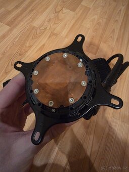 NZXT Kraken 360 - displej - 5